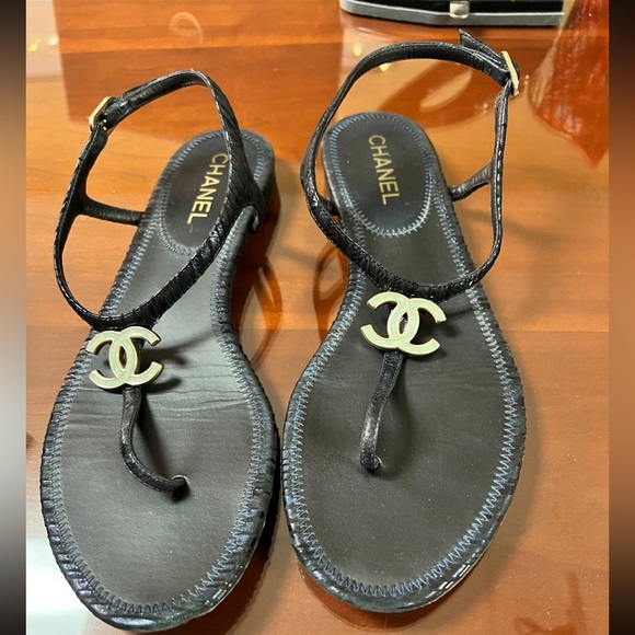 ❌❌SOLD❌❌ CHANEL T-Strap Sandal with CC Logo 2016 - Picture 3 of 7